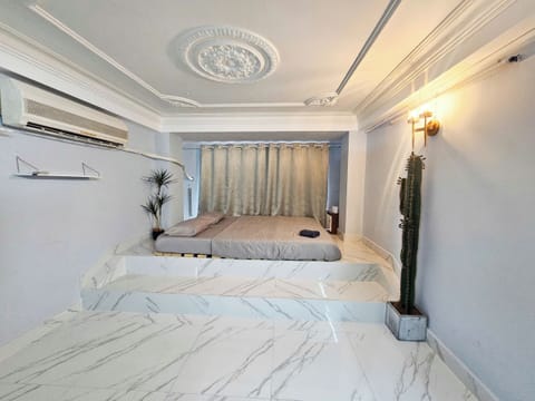Deluxe Studio, City View | Desk, free WiFi