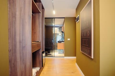 Comfort Double Room, Garden View | Wardrobe