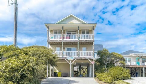 Seas The Moment Streetside Exterior