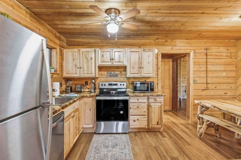 Kitchen with Full Size Appliances
