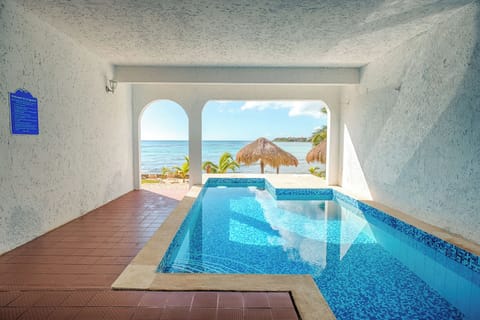 Oceanfront pool - La Iguana condo 5, 2 bedroom Akumal Mexico vacation rental