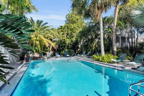 Fabulous shared pool just down the walkway