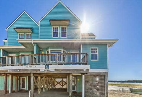 Welcoming coastal townhouse in Cottages at the Cape.