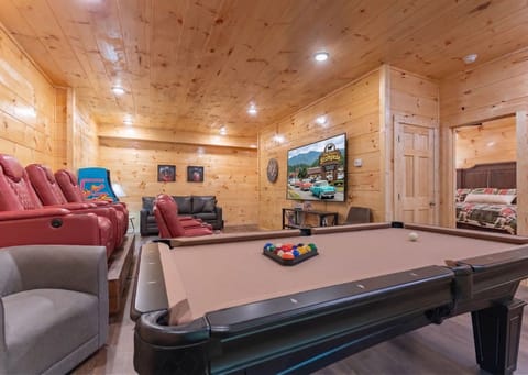 Wooded Cabin Setting at Whispering Woods – Pigeon Forge, Tennessee