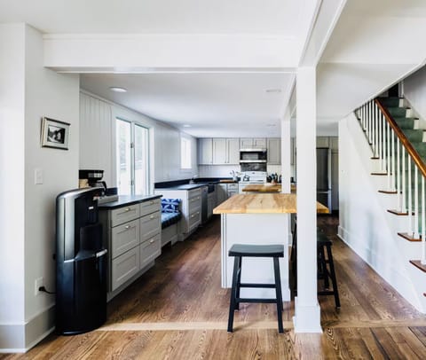 Generous kitchen fully equipped to prepare your meals