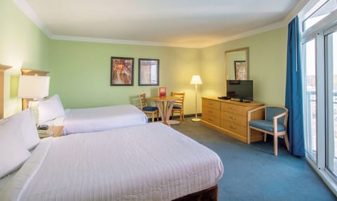 Unit with Queen Beds