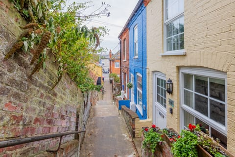 Top Step Cottage, Aldeburgh: A charming former fisherman's cottage next to the High Street