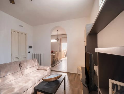 Apartment, 2 Bedrooms, Smoking | Living room