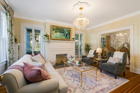 Living Room / Lounge