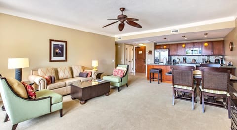 Bright and airy living space perfect for relaxing with family HKH-229