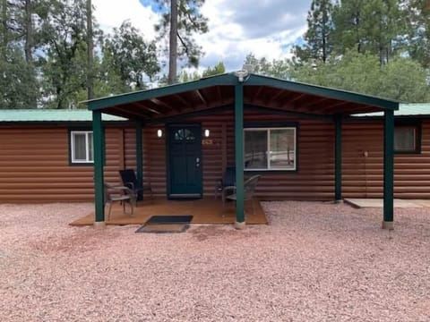 Exterior Cabin 6 - 2 Bedroom
