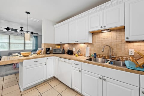 Toaster oven, Toaster, and more small appliances for your use. 