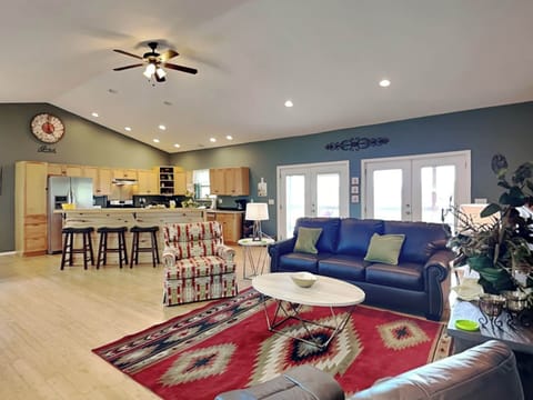 House (3 Bedrooms) | Property amenity