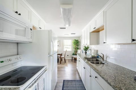 The fully-equipped kitchen!