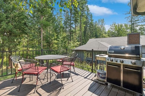 Grill some Montana steaks on the deck and enjoy the fresh mountain air. | Exterior