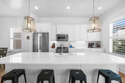 Second Floor Gourmet Kitchen - Bar Seating for 4