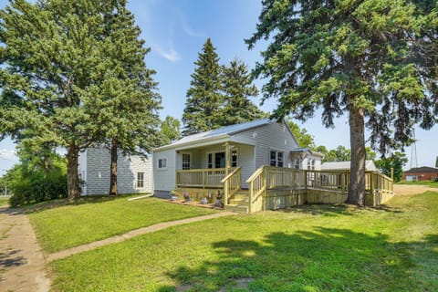 Gary Vacation Rental | 2BR | 1BA | 950 Sq Ft | 4 Steps Required