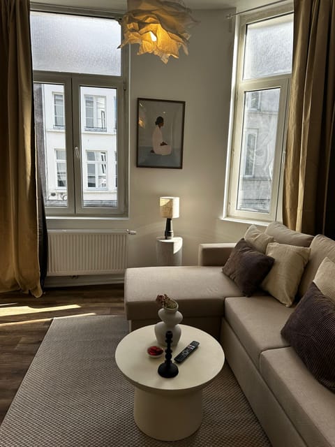 Basic Apartment | Living room