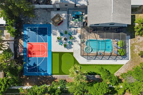 Why settle for “cozy corner” when you can have the whole scene? This bird’s-eye peek shows you the wide-open beauty waiting for you—room to play, relax, and recharge. Trust us, it’s even better on the ground.