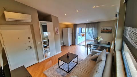 Deluxe Penthouse, 1 Bedroom, Non Smoking, Ensuite | Living area | 43-inch TV with satellite channels, Netflix, streaming services