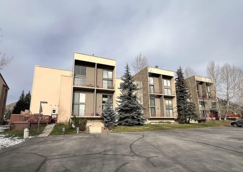 Summit House East