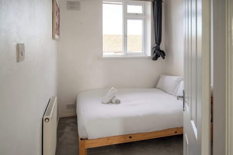 Cosy 3BDR Home with Workspace and Private Garden House in Bristol