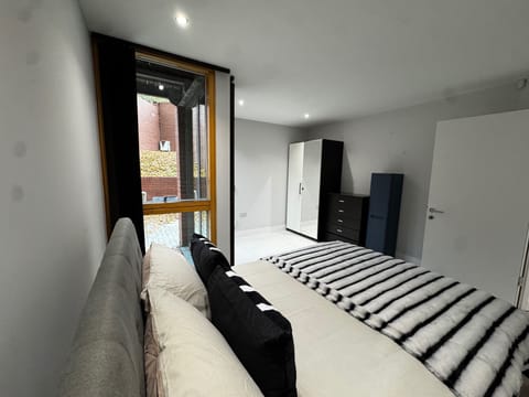 3 bedrooms, bed sheets