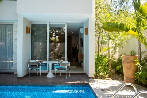 Swim up terrace