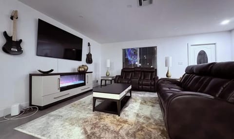 Deluxe Townhome, City View | Living area | 75-inch Smart TV with cable channels, Netflix, streaming services