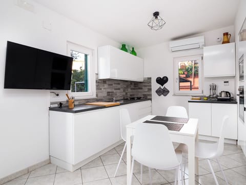 City House | Private kitchen | Fridge, microwave, oven, stovetop