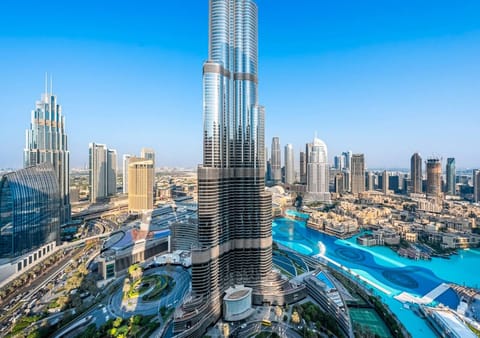 Sky-high panoramic views of Dubai’s iconic skyline and Burj Khalifa.