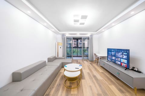 Apartment, 4 Bedrooms, City View | Living room | Smart TV