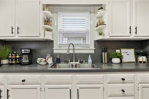 Kitchen: Fully equipped kitchen with all the essentials for cooking and dining in.