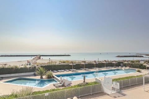 Seasonal outdoor pool, open 8:30 AM to 7:00 PM, pool umbrellas