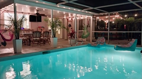 Tropical pool home in Fort Myers. Swim at night and enjoy our many pool floats, 