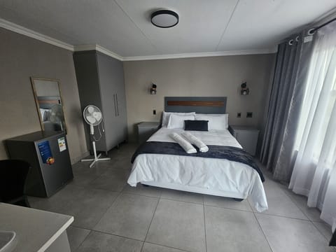 Deluxe Double Room, Patio | Desk, laptop workspace, iron/ironing board (on request), WiFi (free)