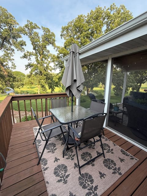 Outdoor eating area off kitchen