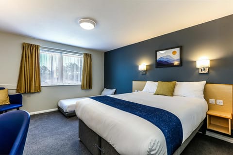 Hypo-allergenic bedding, desk, laptop workspace, free cribs/infant beds