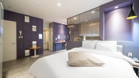 Premium Twin Room | Hypo-allergenic bedding, individually decorated, individually furnished
