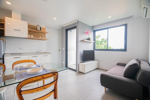 Apartment, Balcony | Private kitchenette