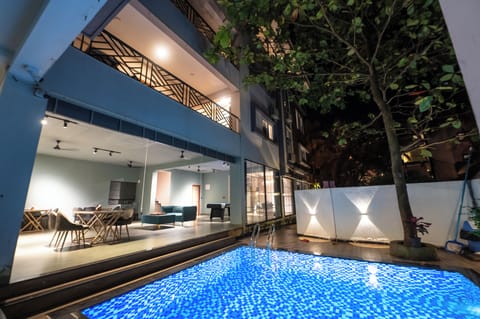 10 indoor pools