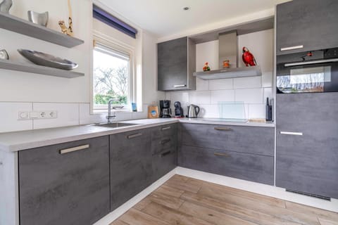 Bungalow | Private kitchen | Highchair