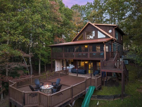 Not your typical vacation rental—this one comes with scenery that looks just as good from the sky as it does from the porch. Big energy, bigger memories.