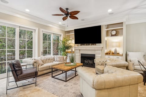 Bright & Inviting 4 BR 5BA House for Short Term Rentals - Quick