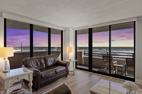 Condo, Multiple Beds (Horizons 202) | Living area