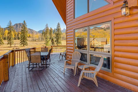 Private Deck | Outdoor Dining & Seating