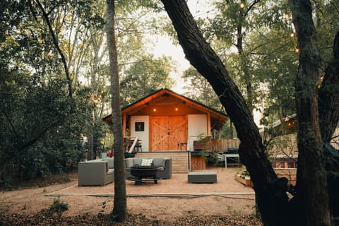 Lakefront Glamping Cabin Near Austin
