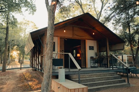 Lakefront Glamping Cabin Near Austin