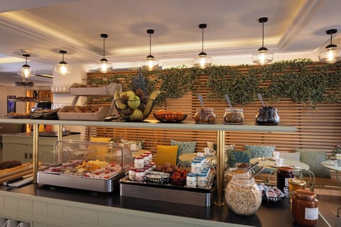 Daily buffet breakfast for a fee