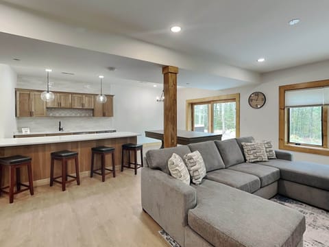 House (6 Bedrooms) | Property amenity